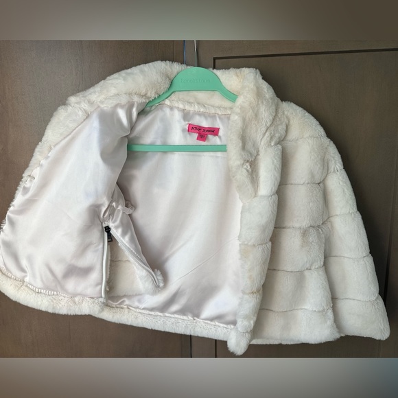 Betsy Johnson Faux Fur capelet size M - Picture 4 of 4